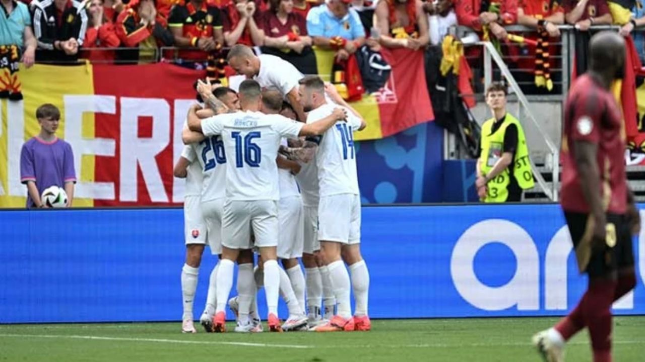 Belçika 2 kez VAR'ı geçemedi! Turnuvanın ilk sürpriz galibiyeti Slovakya'dan geldi - Futbol