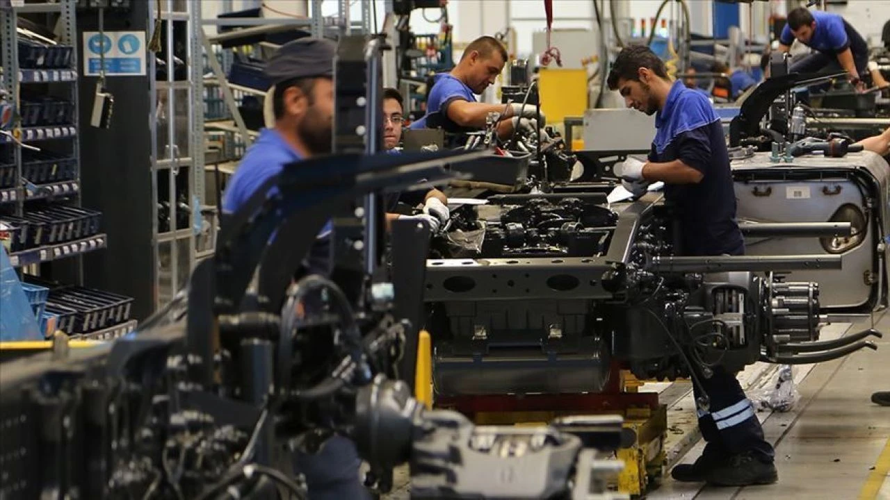 Beyaz yakalıların iş bulma oranı mavi yakalılara göre yüzde 75 düştü! Piyasada çırak, kalfa ve usta kalmadı