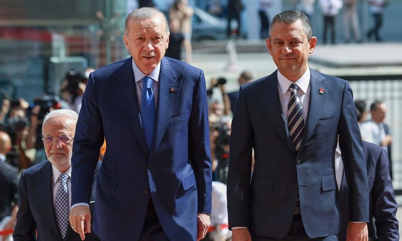 Cumhurbaşkanlığı YİK Üyesi Şahin'den Özgür Özel'e çağrı: Leke sürecek sözlerden kaçınmalı