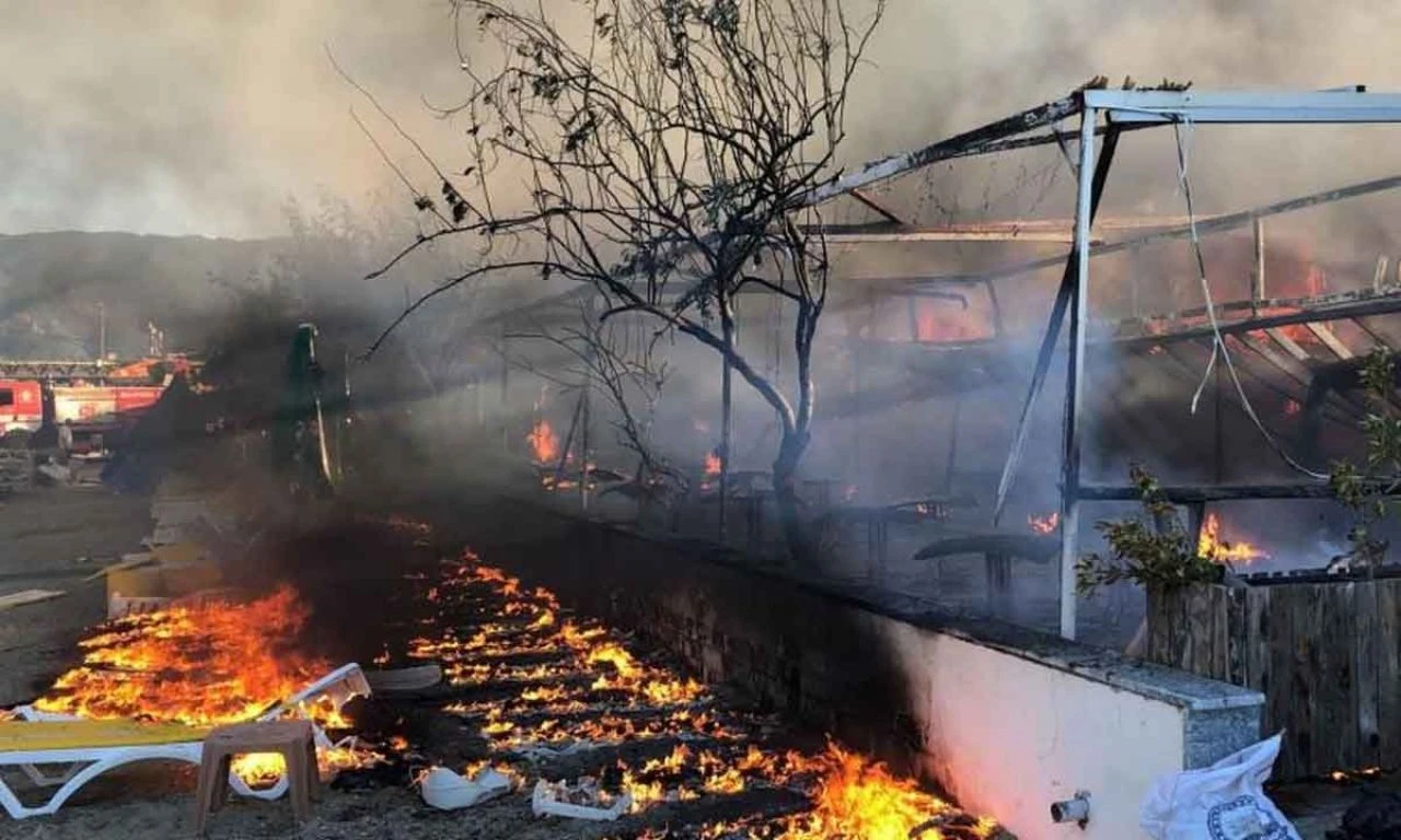 Facianın eşiğinden dönüldü! 100'e yakın müşterisi olan otel alevlere teslim oldu