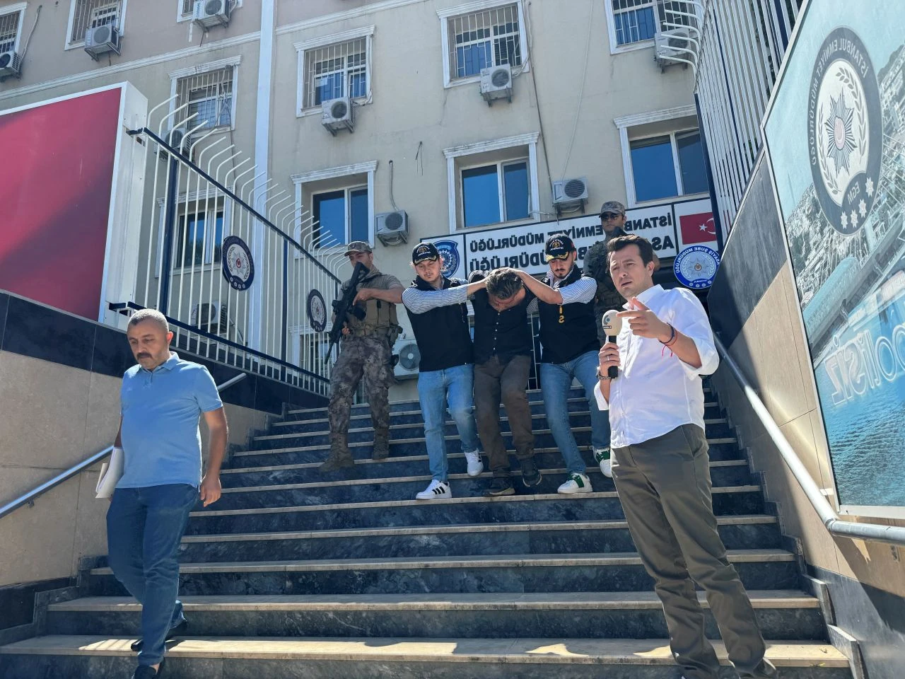 Sedef Güler cinayetinde şüpheli katil adliyeye götürüldü! Halıya sarılı halde bulunmuştu - 3. Resim