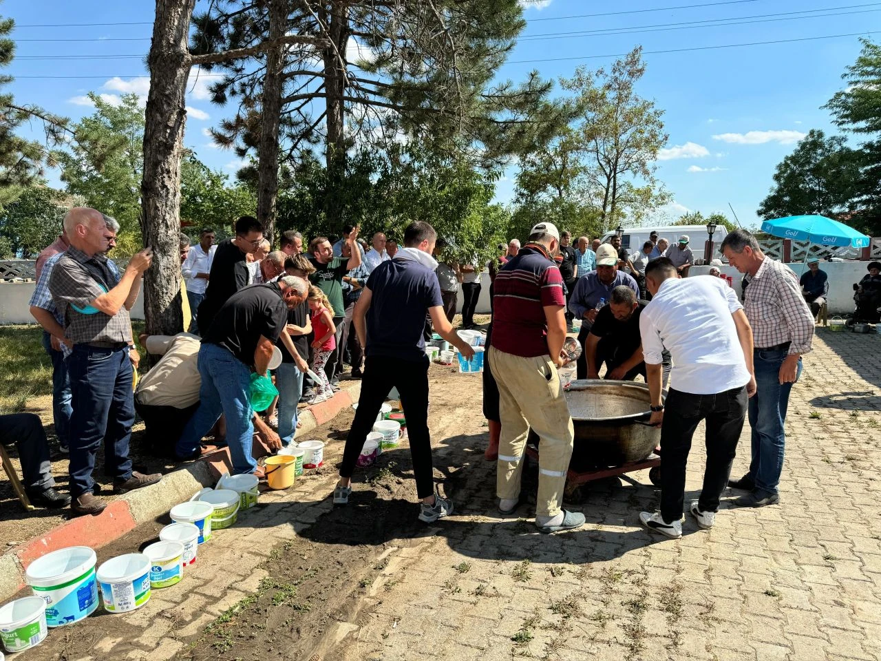 Yüzyıllık Osmanlı geleneği sürüyor! Edirne'de etsiz ev kalmadı: Kapı kapı dağıtıldı - 1. Resim