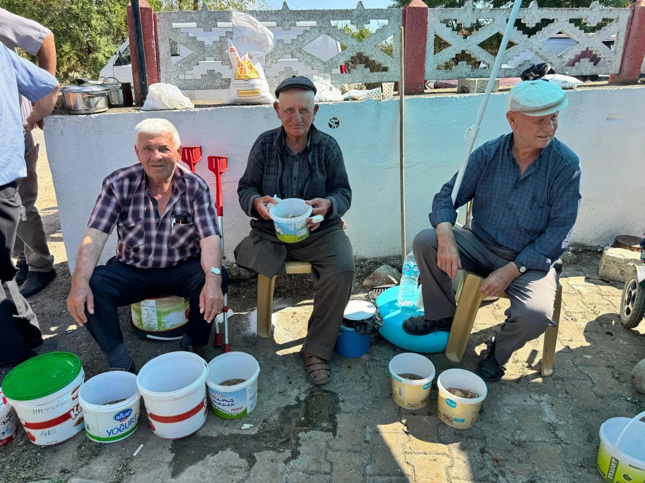 Yüzyıllık Osmanlı geleneği sürüyor! Edirne'de etsiz ev kalmadı: Kapı kapı dağıtıldı - 3. Resim