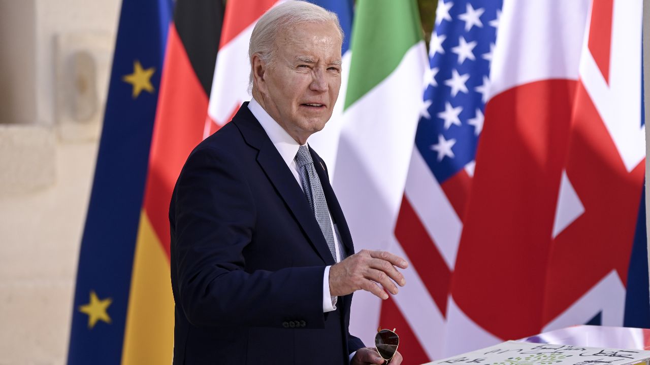 ABD vatandaşı olmak için yeni düzenlemeyi Biden duyurdu