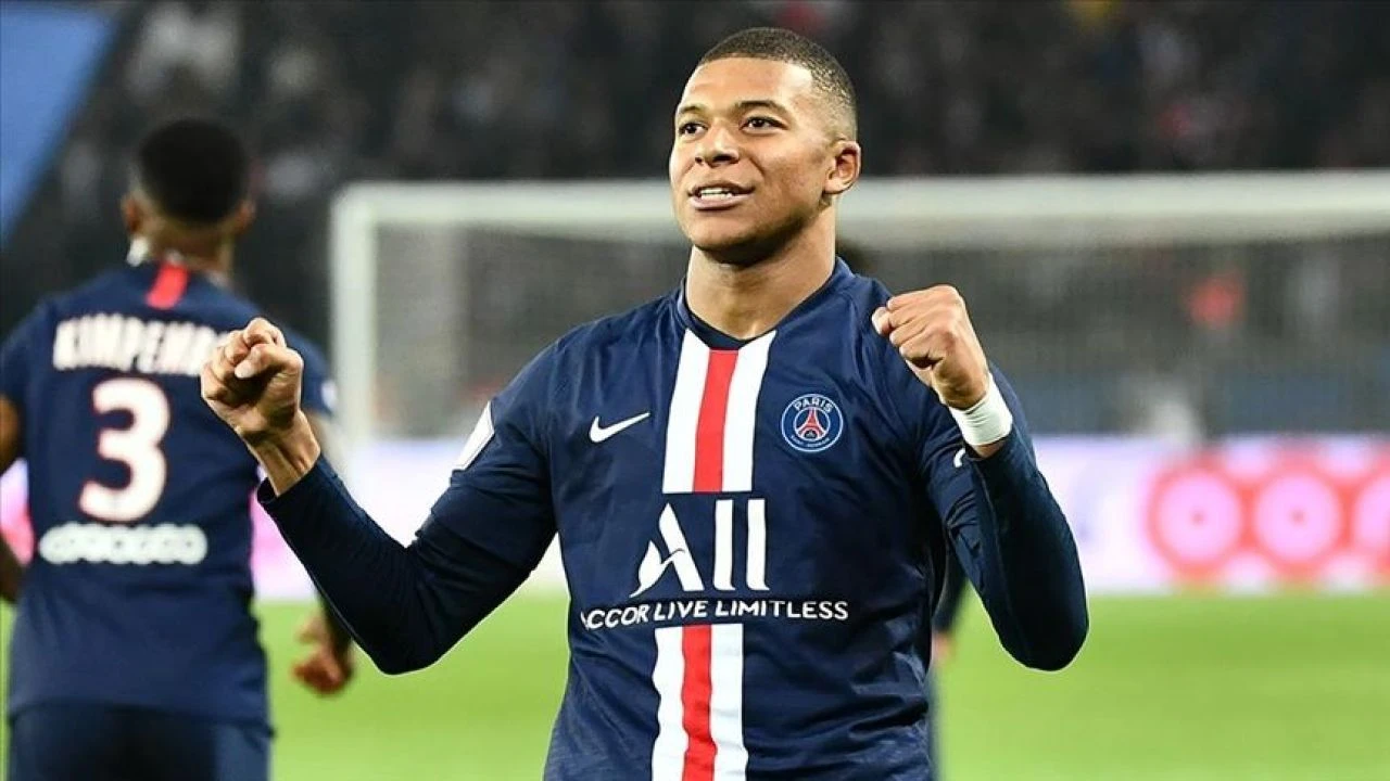 Burnu kırılan Kylian Mbappe Euro 2024'e maske ile devam edecek