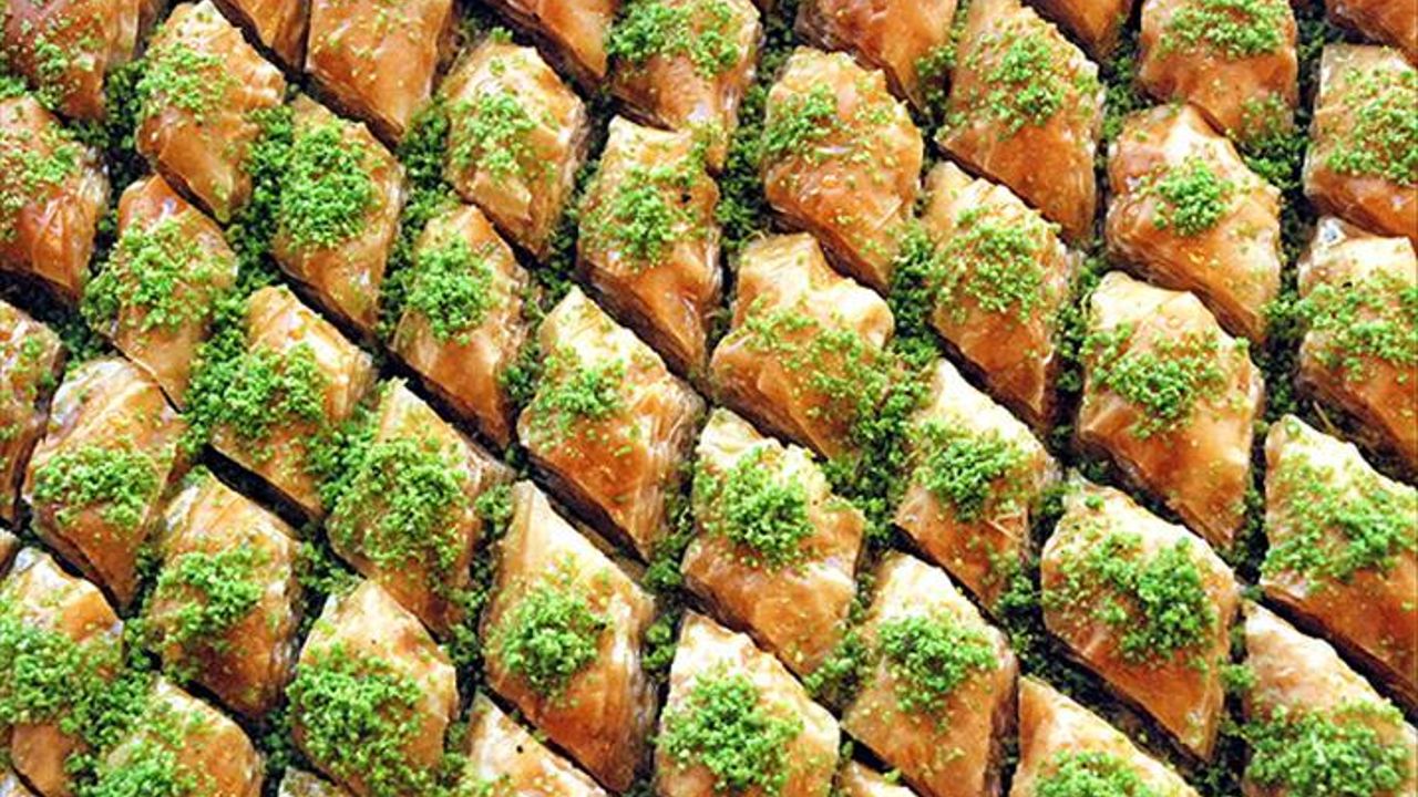 Cep yakan baklava fiyatlarına baklavacılardan isyan! Zammın sebebi fıstık stoğu olan firmalar mı?