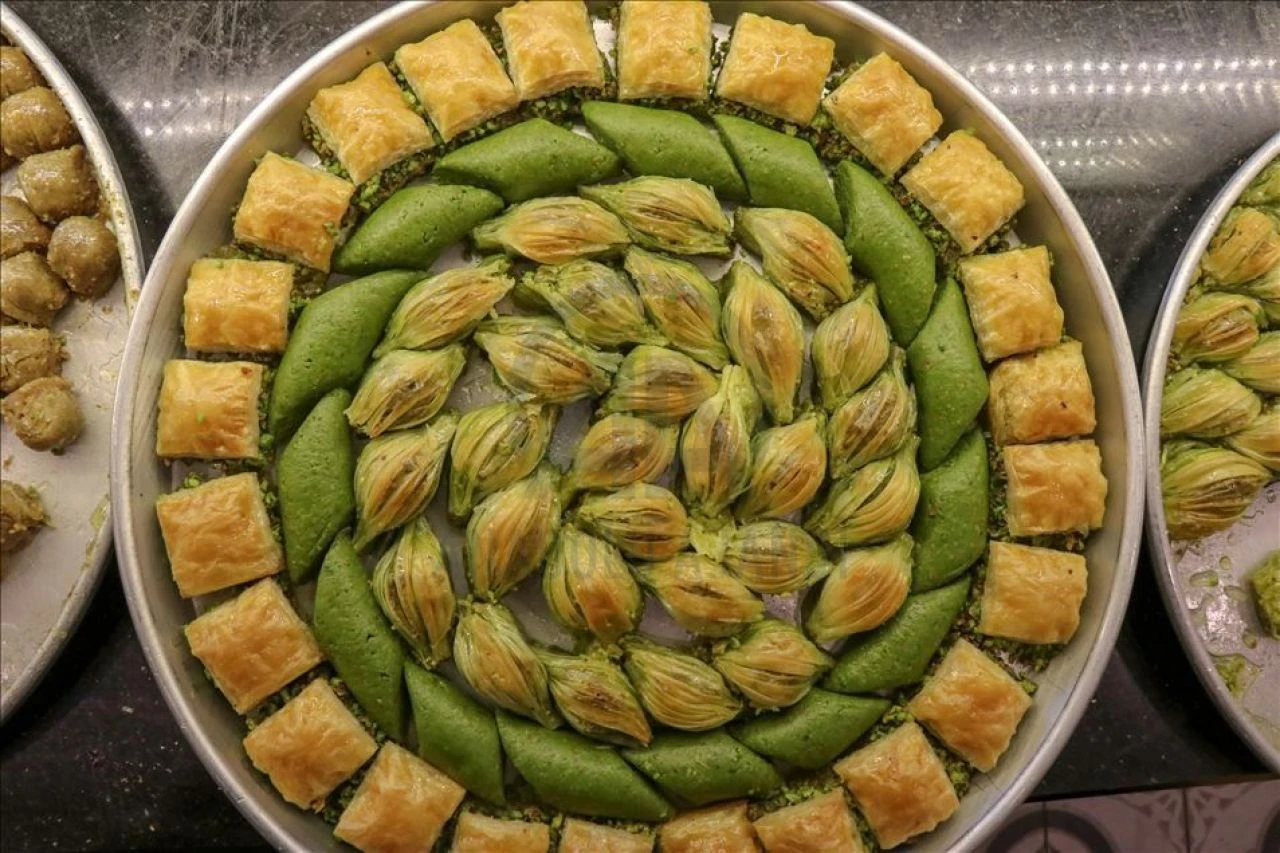 Cep yakan baklava fiyatlarına baklavacılardan isyan! Zammın sebebi fıstık stoğu olan firmalar mı?