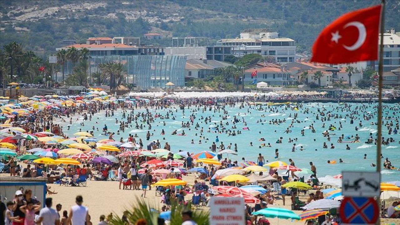 Çeşme'ye 4 günde 150 bin araç giriş yaptı! - 1. Resim