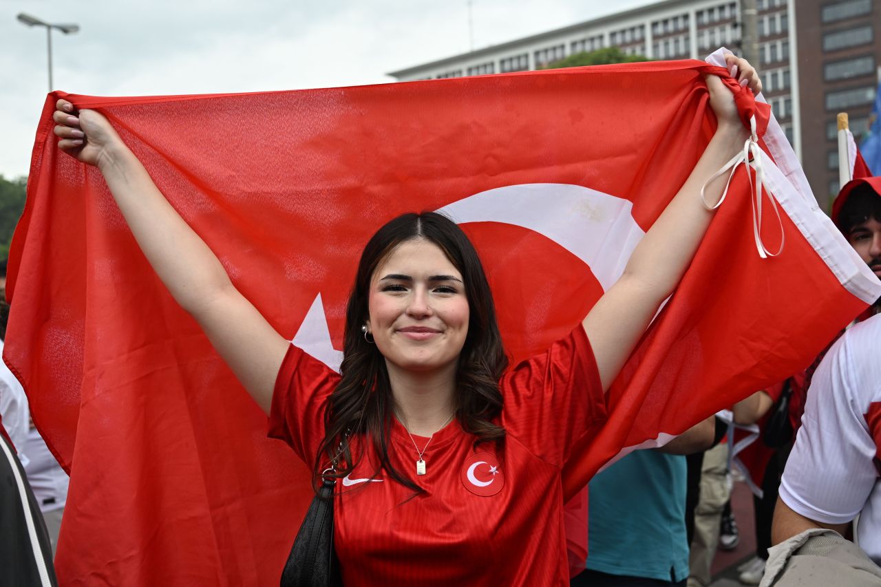 Maç öncesinde sokaklar doldu taştı! Türkler hazır - 3. Resim