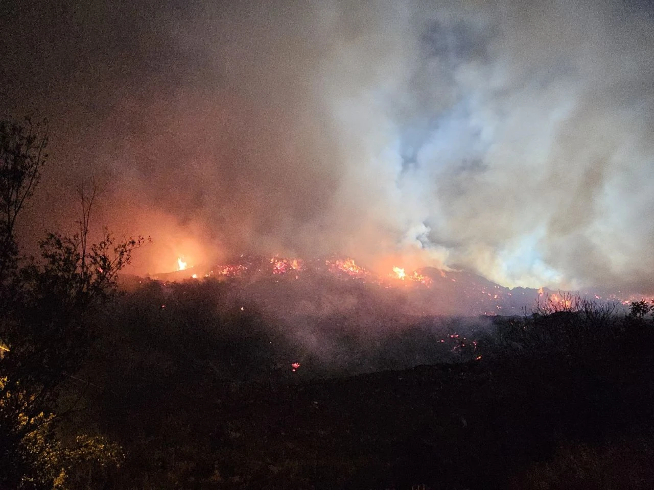 Sarıyer’de çıkan yangın 9 saatin ardından söndürüldü - 1. Resim