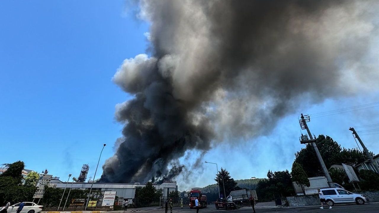 Son Dakika! İstanbul Tuzla'da meydana gelen yangına müdahaleler devam ediyor