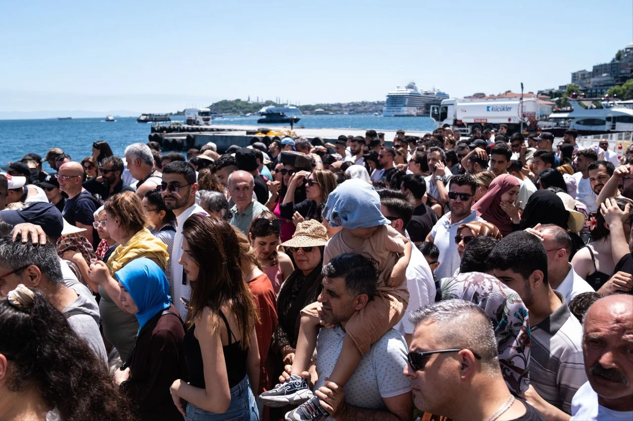 Adım atacak yer yok! İstanbullular Adalar'a hücum ediyor - 2. Resim