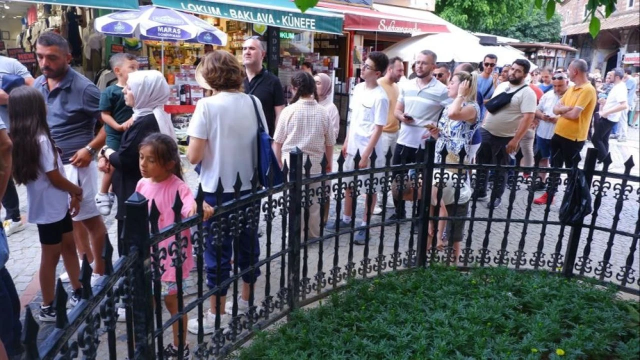 Edirne'de meşhur tava ciğere hücum! Metrelerce kuyruk oluştu