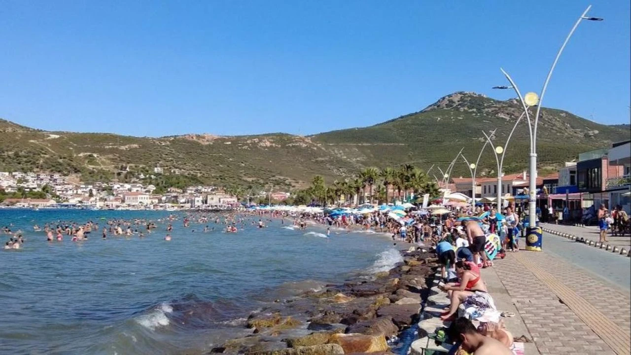 Foça'da mahşeri kalabalık! '1989'dan beri ilk defa görüyorum' - 2. Resim