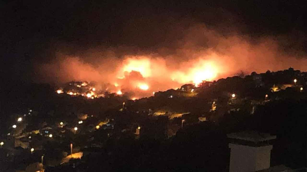 İzmir'de yerleşim yerlerine yakın alanda büyük yangın: Site tahliye edildi - 1. Resim