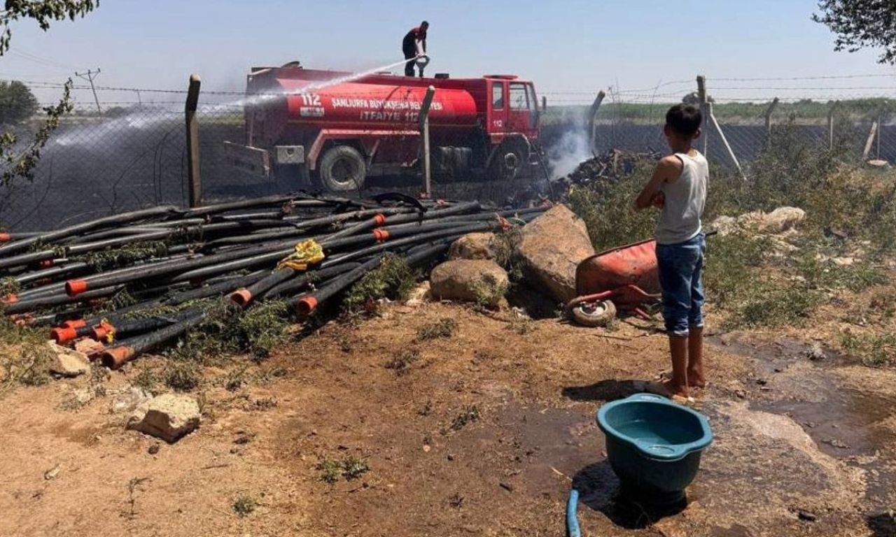 Şanlıurfa’da yangın paniği! Alevler yerleşim yerlerine ulaştı - 1. Resim