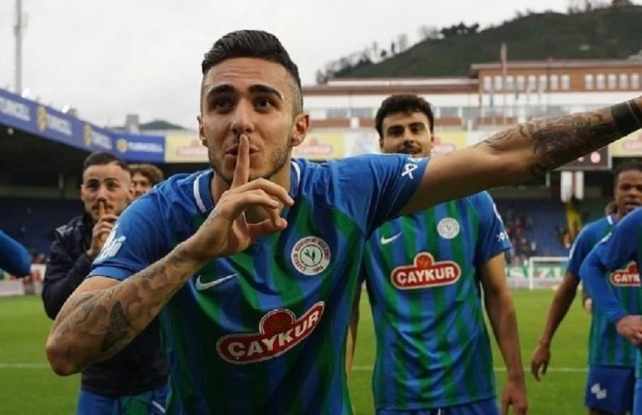 Fenerbahçe'den Emirhan Topçu harekatı: İki oyuncu artı para teklif edildi - 1. Resim