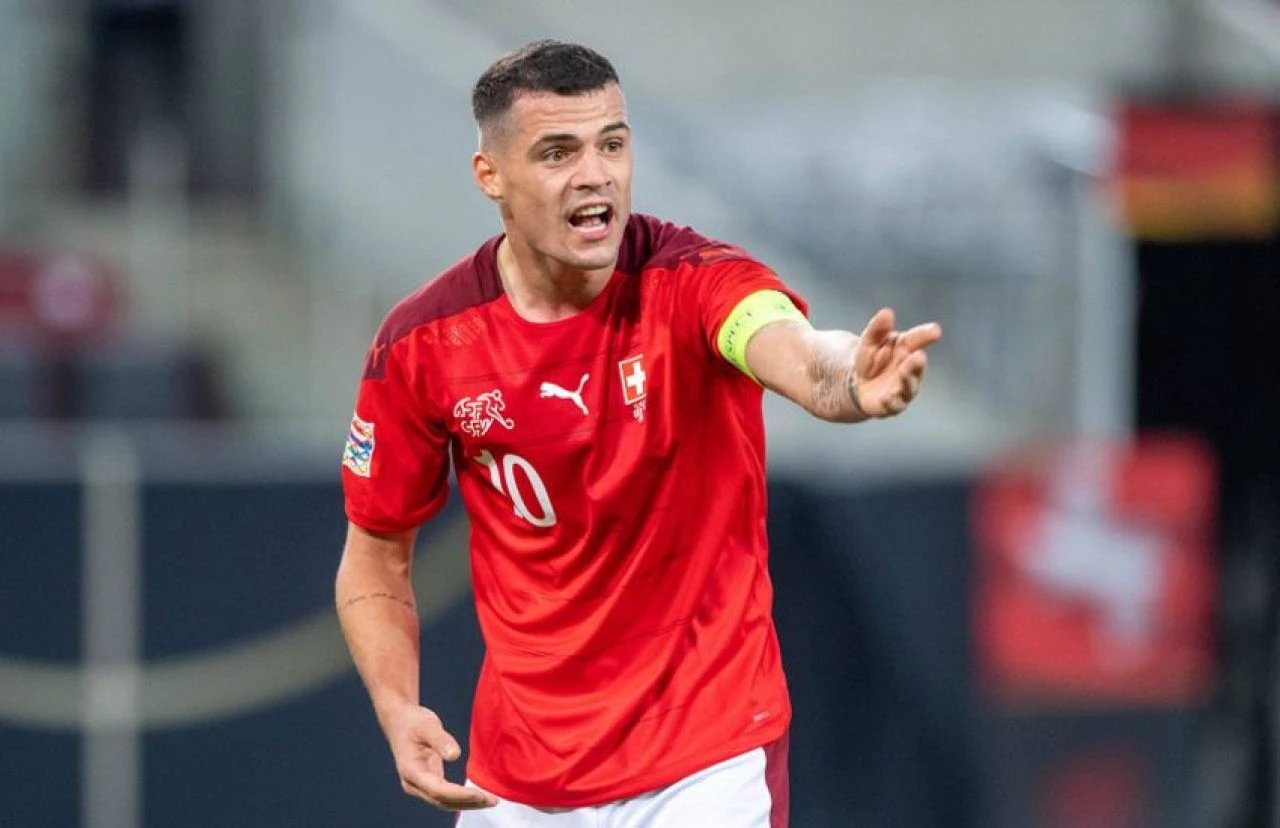 Galatasaray'da Cenk Ergün İskoçya-İsviçre maçında iki ismi takibe aldı - 2. Resim