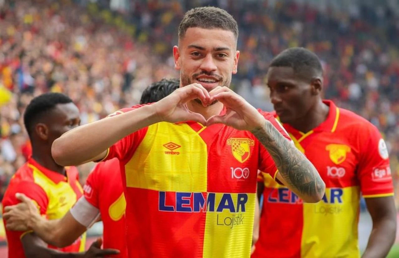 Göztepe'ye Brezilyalı golcü! 3 yıllık sözleşme imzalandı - 1. Resim