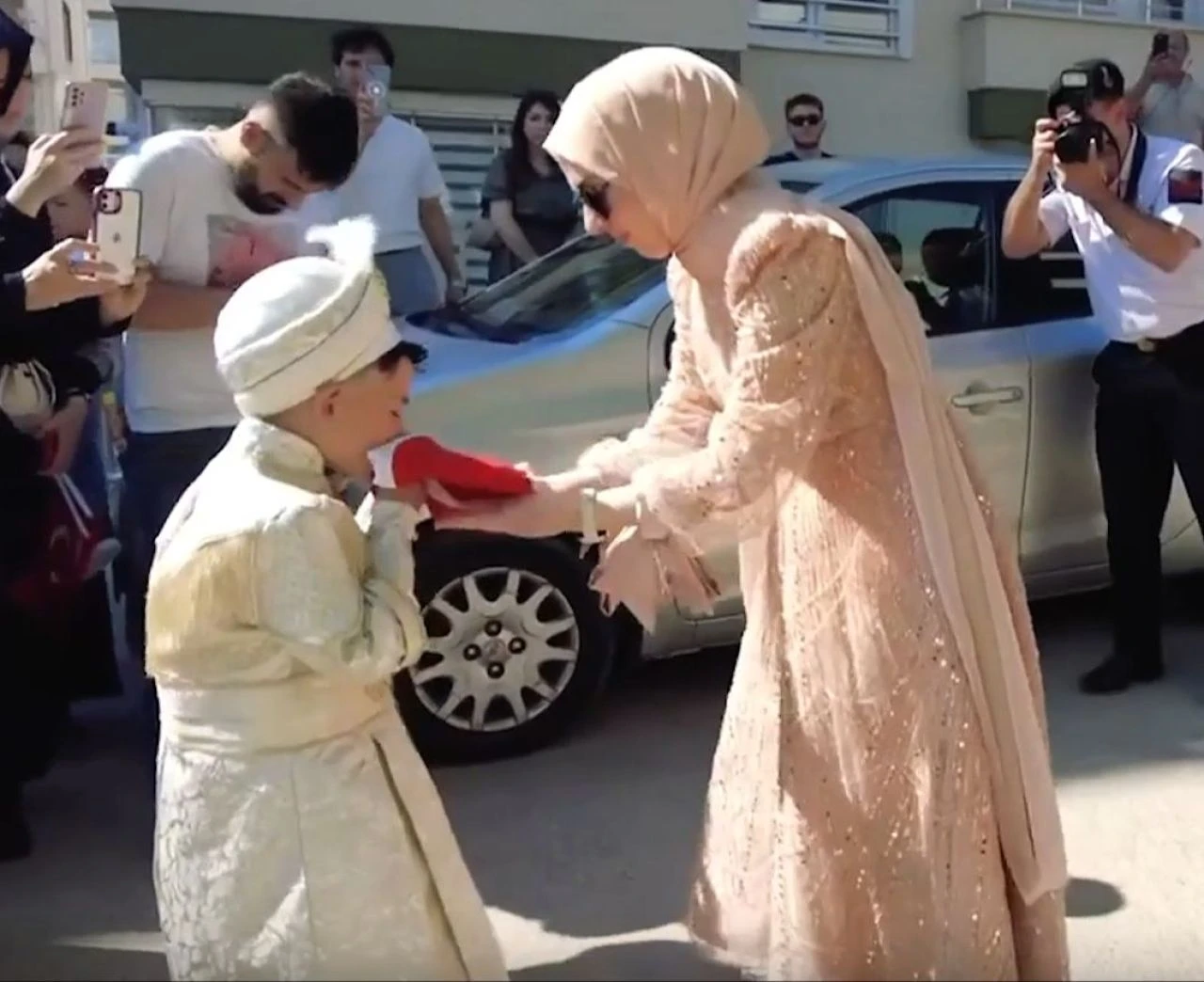 Şehidin evladı devlete emanet! Minik Alp'e unutamayacağı bir sünnet düğünü yaptılar