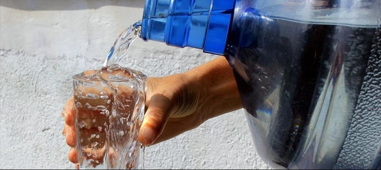 Sosyal medyada damacana su tartışması çıktı! Mahfi Eğilmez ile kullanıcı arasında 'damacanaya zam' atışması - 1. Resim