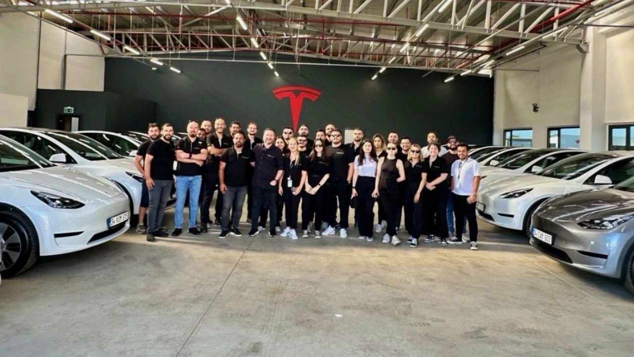 Türkiye'ye özel yeni Tesla Model Y arabalar teslim edilmeye başlandı - 1. Resim