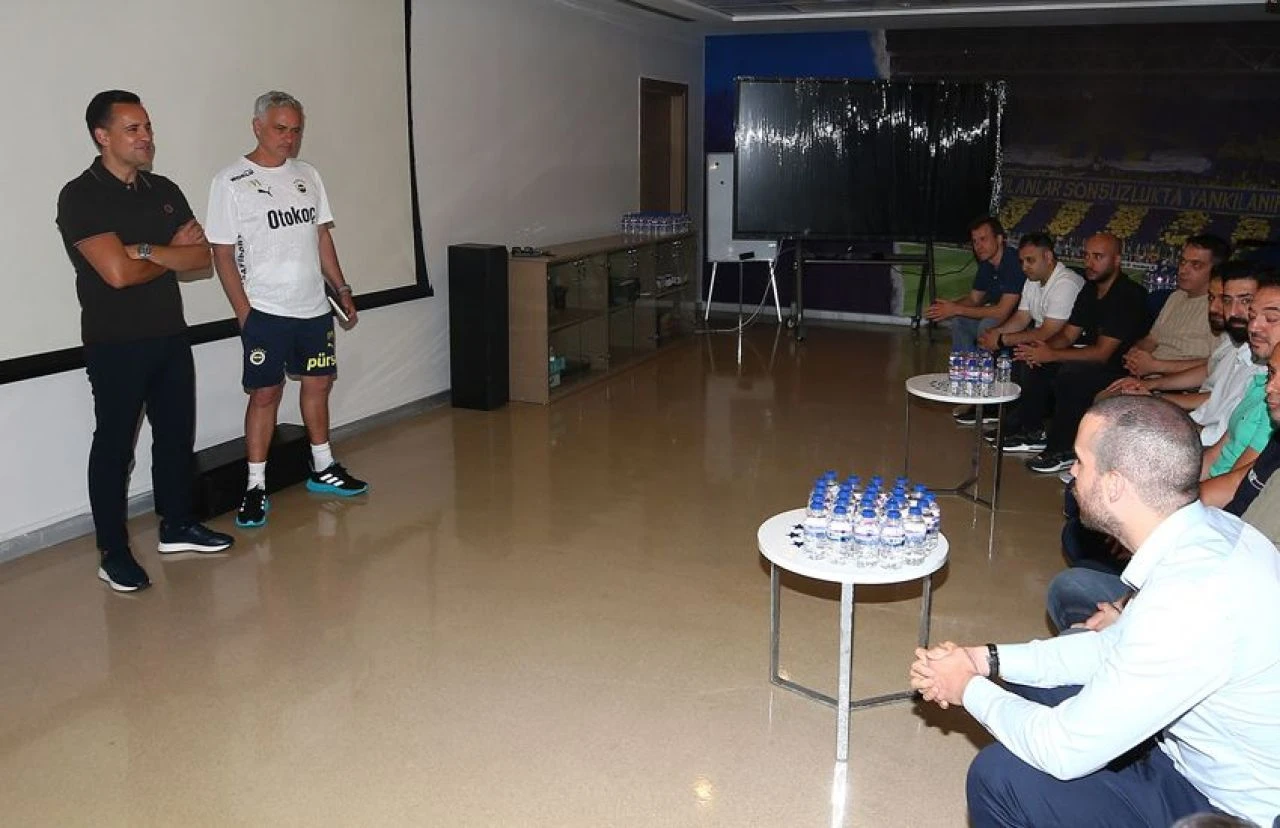 Ve Mourinho sahaya indi! Sosyal medyadan ilk mesajını paylaştı - 1. Resim