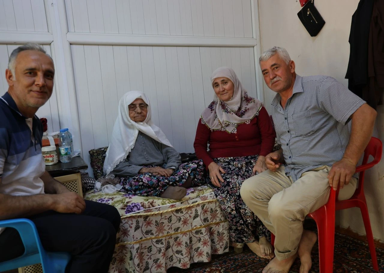 100 yaşındaki Hatice Kübra teyze İsmet İnönü'yü hatırlıyor! Kendi kumasını kendi elleriyle getirmiş