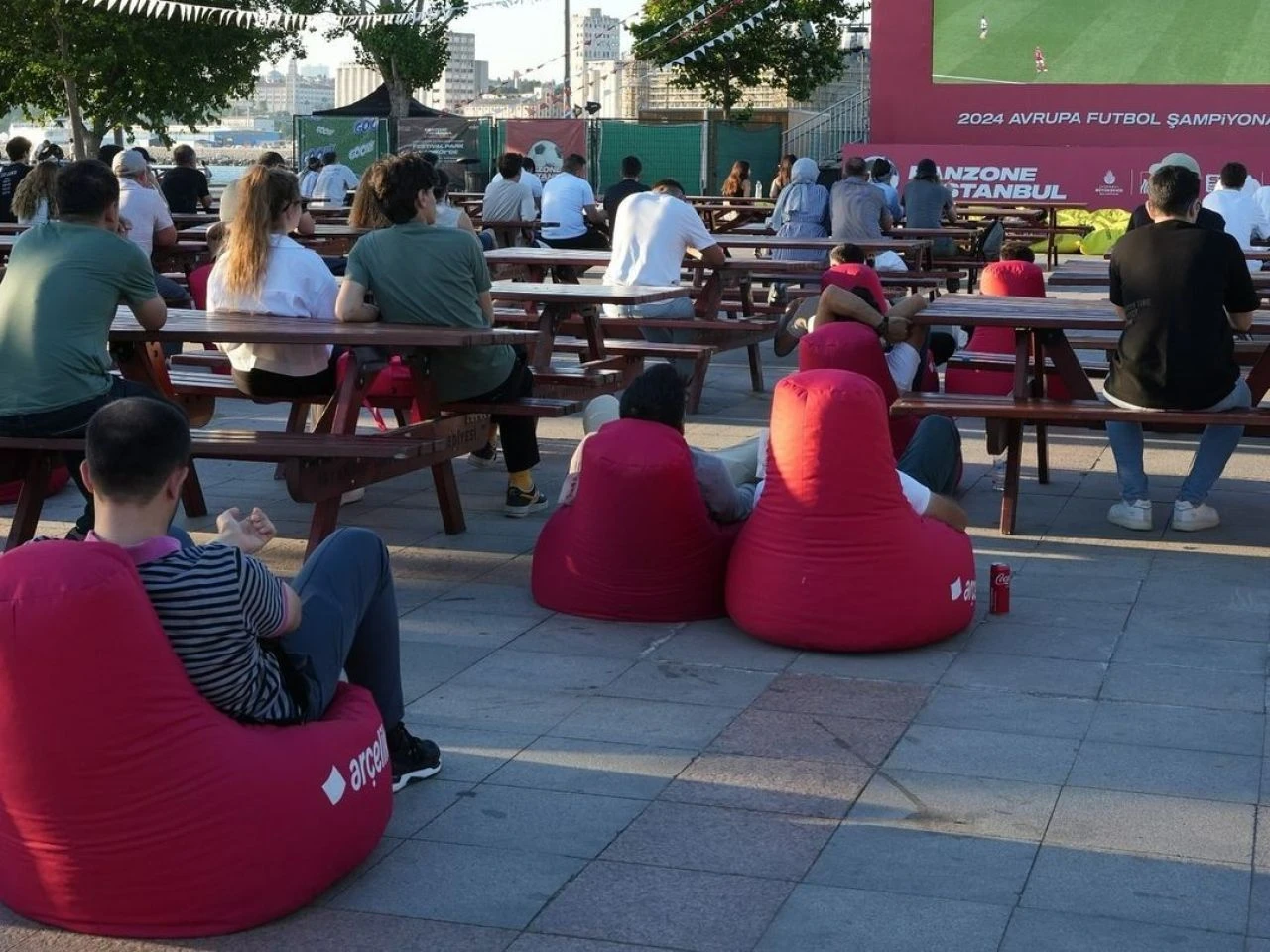 Açık alanda ücretsiz EURO 2024 heyecanını yaşayın! İstanbul ve Ankara'daki ücretsiz park, bahçe ve AVM'lerin listesi