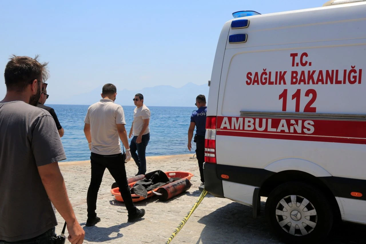 Antalya'daki ceset Müge Anlı olaylarını artmadı! Kimliği belirsiz bir kişinin vücut parçaları kayalıklarda bulundu - 2. Resim