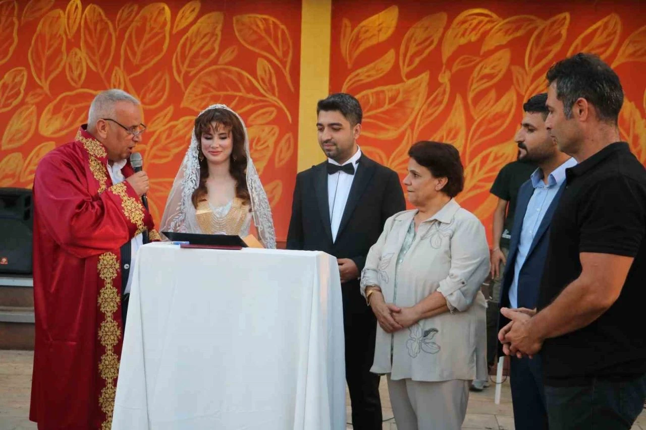 Gizem Nur Özkan depremden kurtarıldığı madenciler tarafından düğün gününde sürprizle karşılaştı