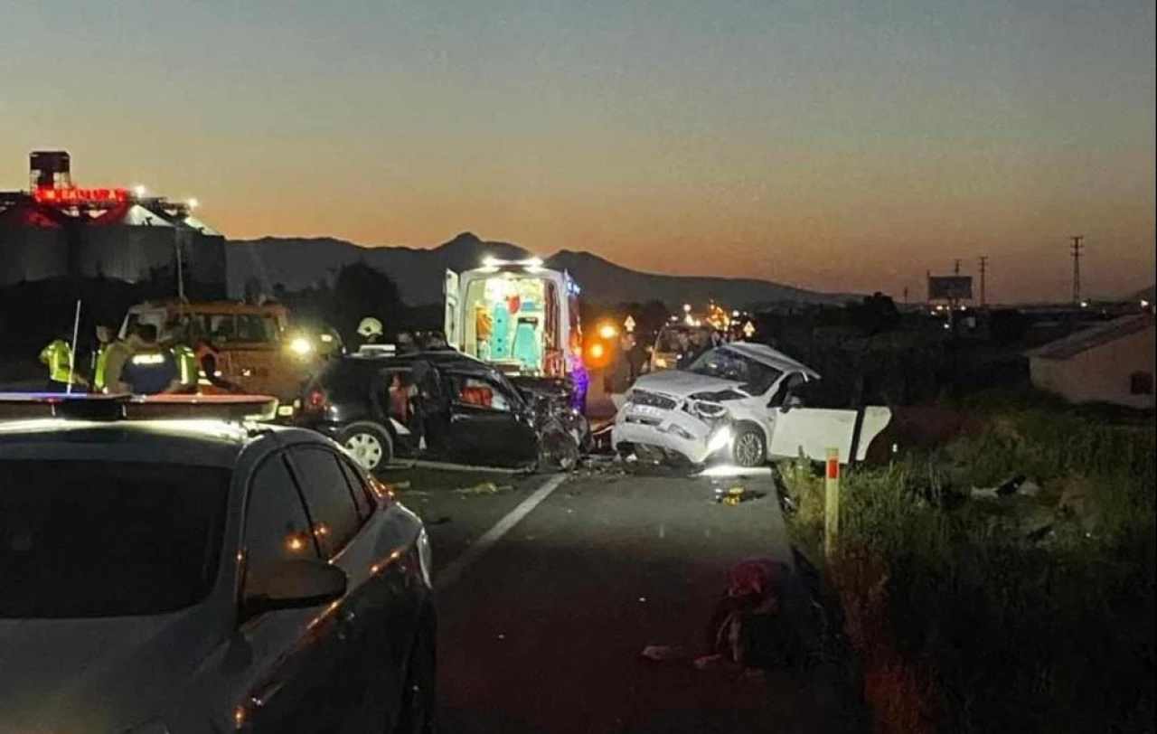 Konya'da katliam gibi kaza! Çok sayıda ölü ve yaralı var - 2. Resim