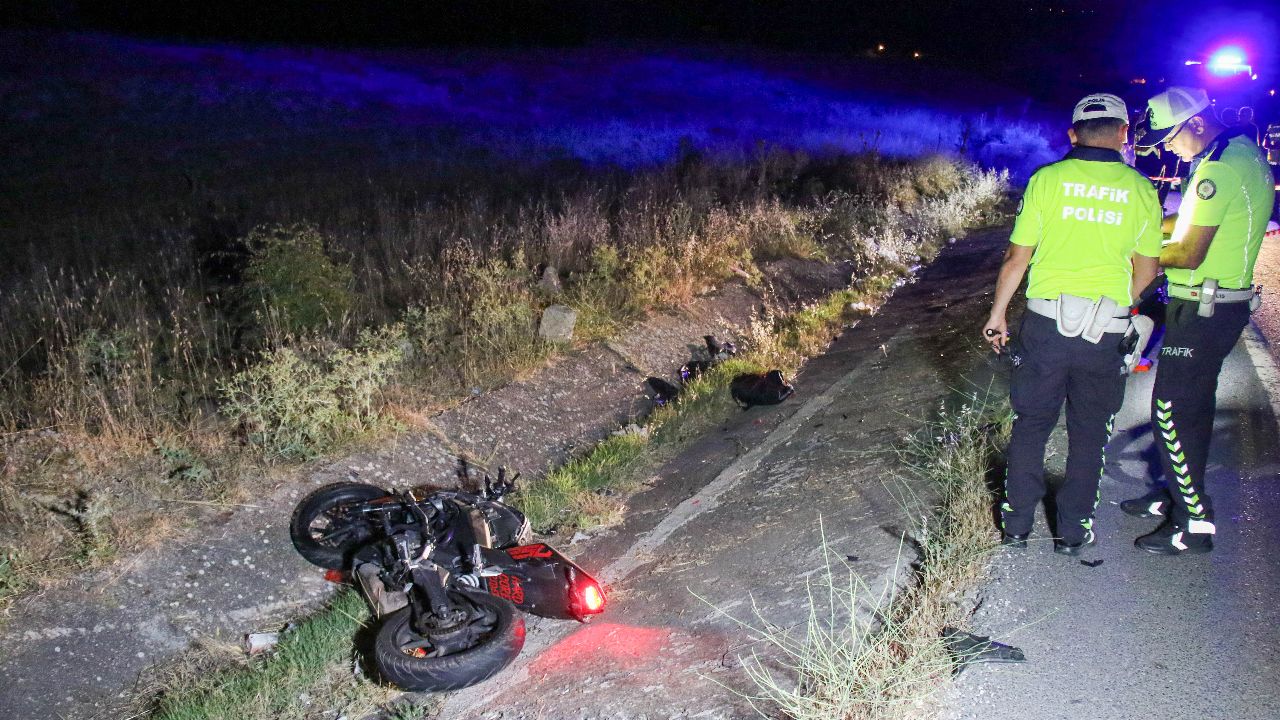 Motosikletli genç, tırın dorsesine çarptı feci biçimde hayatını kaybetti