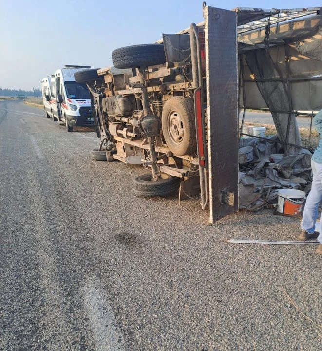 Tarım işçilerini taşıyan kamyonet devrildi: Çok sayıda yaralı var