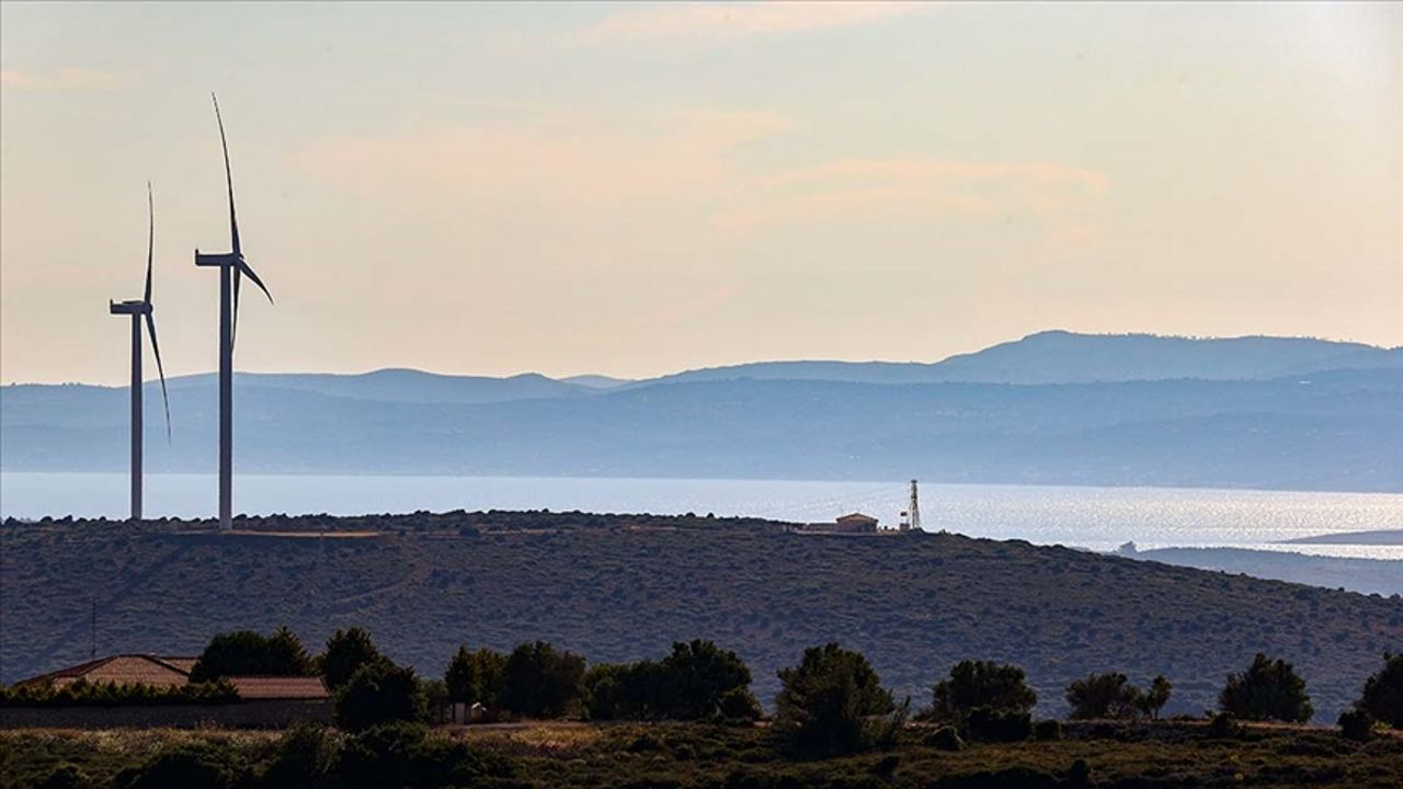 Türkiye önümüzdeki 12 yıl içinde 60 gigavat güneş ve rüzgar enerjisi şebekesi kuracak