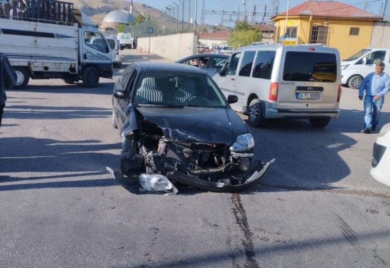 Van'da trafik kazası: Ölü ve yaralılar var! - 1. Resim