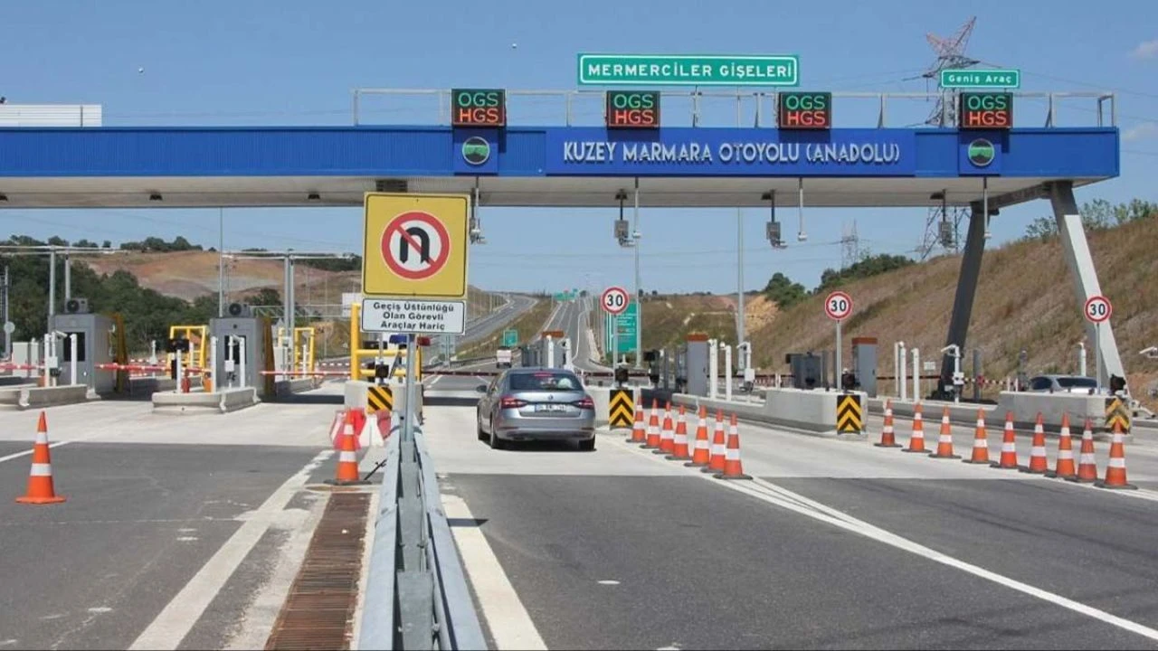 Bayram tatilinde köprü ve otoyollarda rekor araç geçişi!