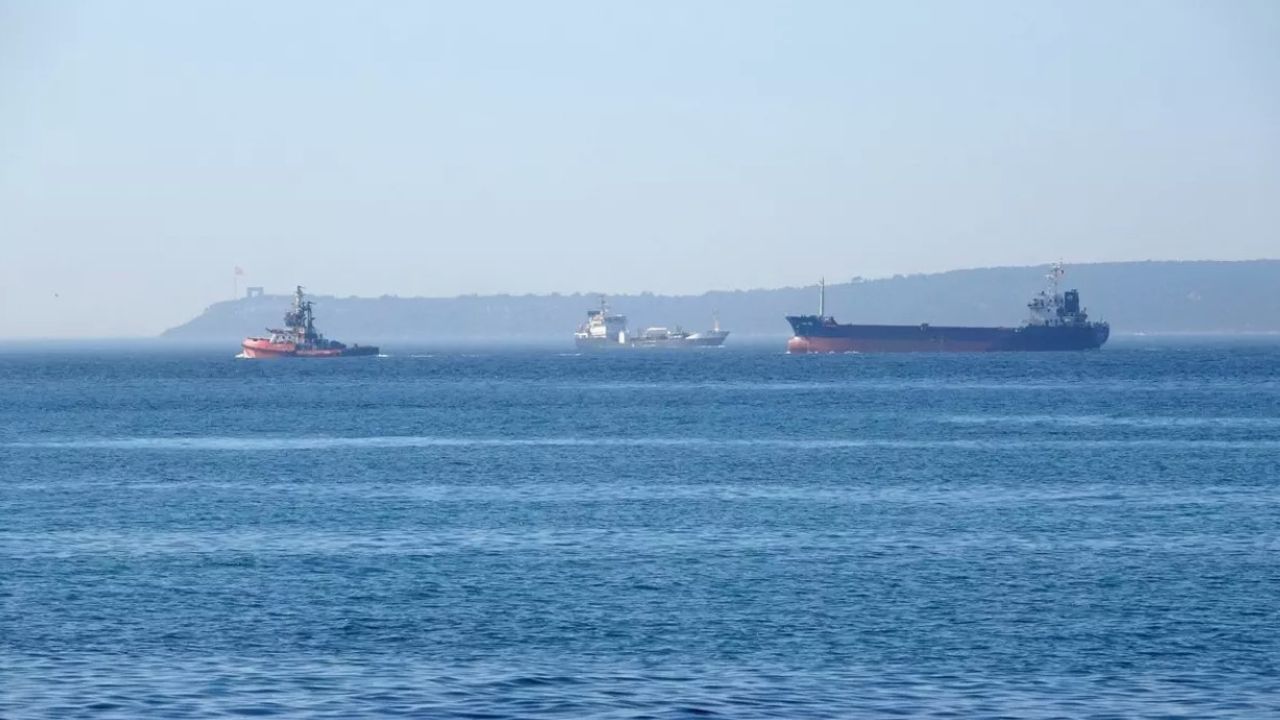 Çanakkale Boğazı&#039;nda gemi trafiği çift yönlü açıldı