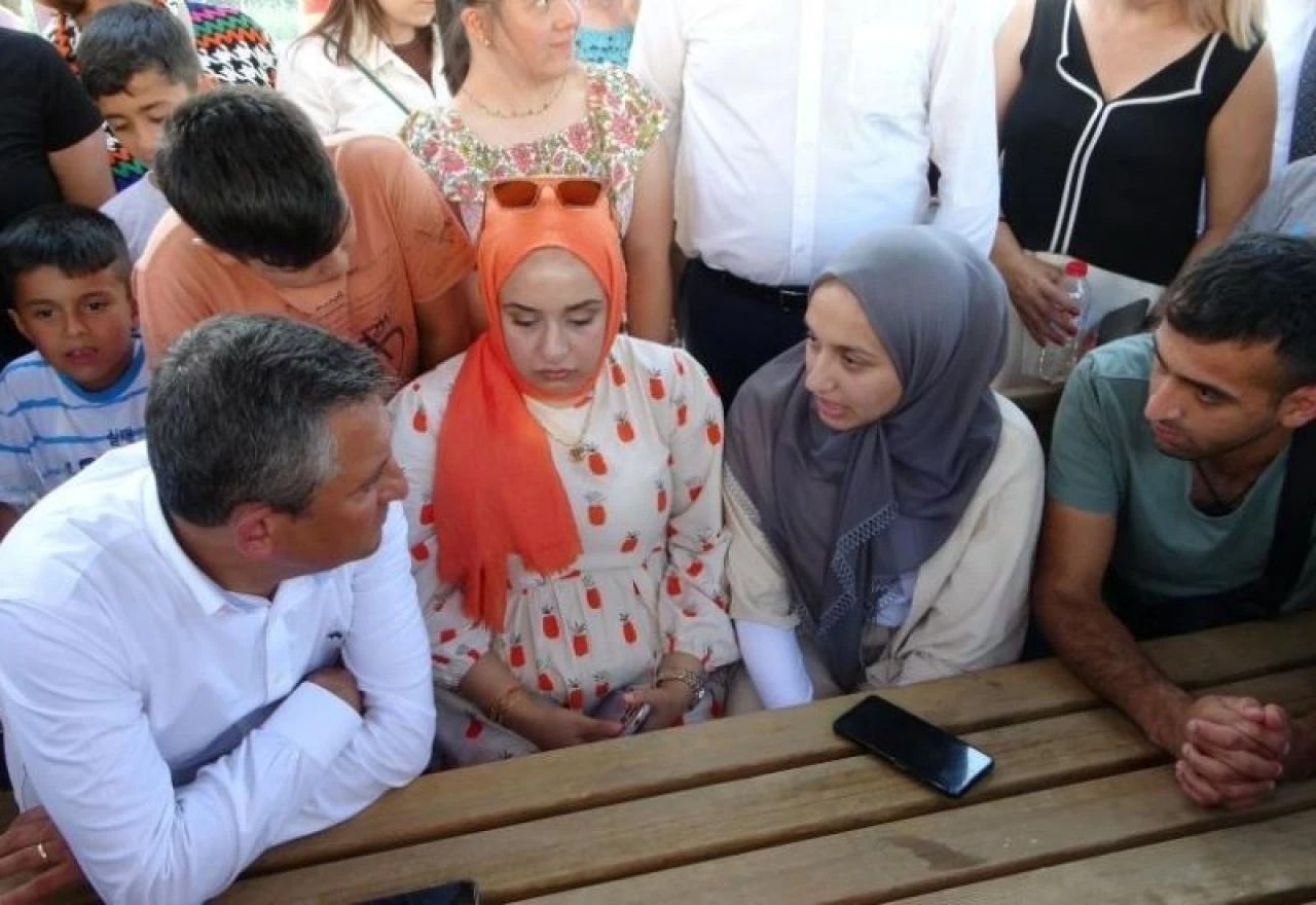 CHP liderinden depremzedelere ziyaret: Depremden etkilenen kentlerde sorunlar aynı - 1. Resim