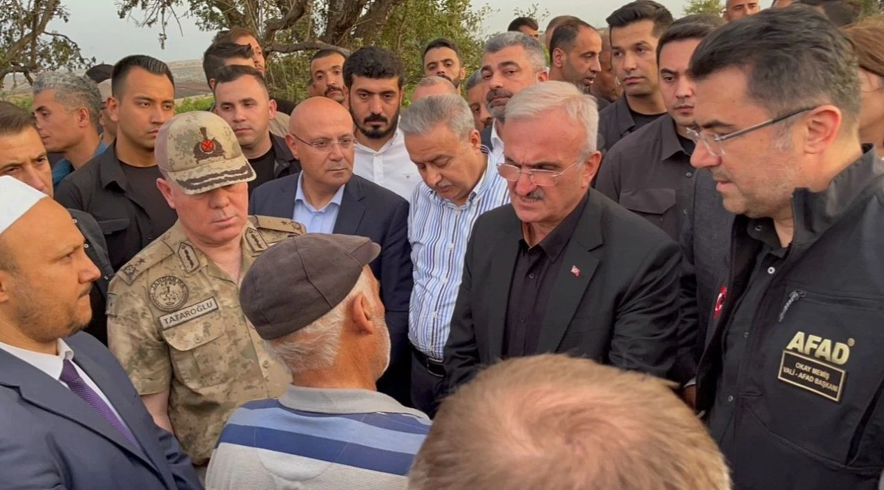 Mardin'deki anız yangını faciasında ölen 8 kişi toprağa verildi - 1. Resim