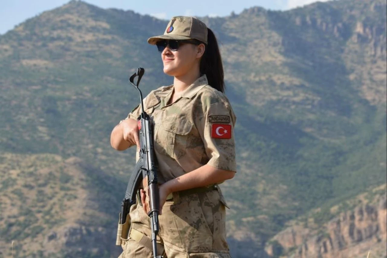 Sınır noktasının koruyucu meleği! Sevinç Gök, 6 yıldır teröristlere göz açtırmıyor - 1. Resim