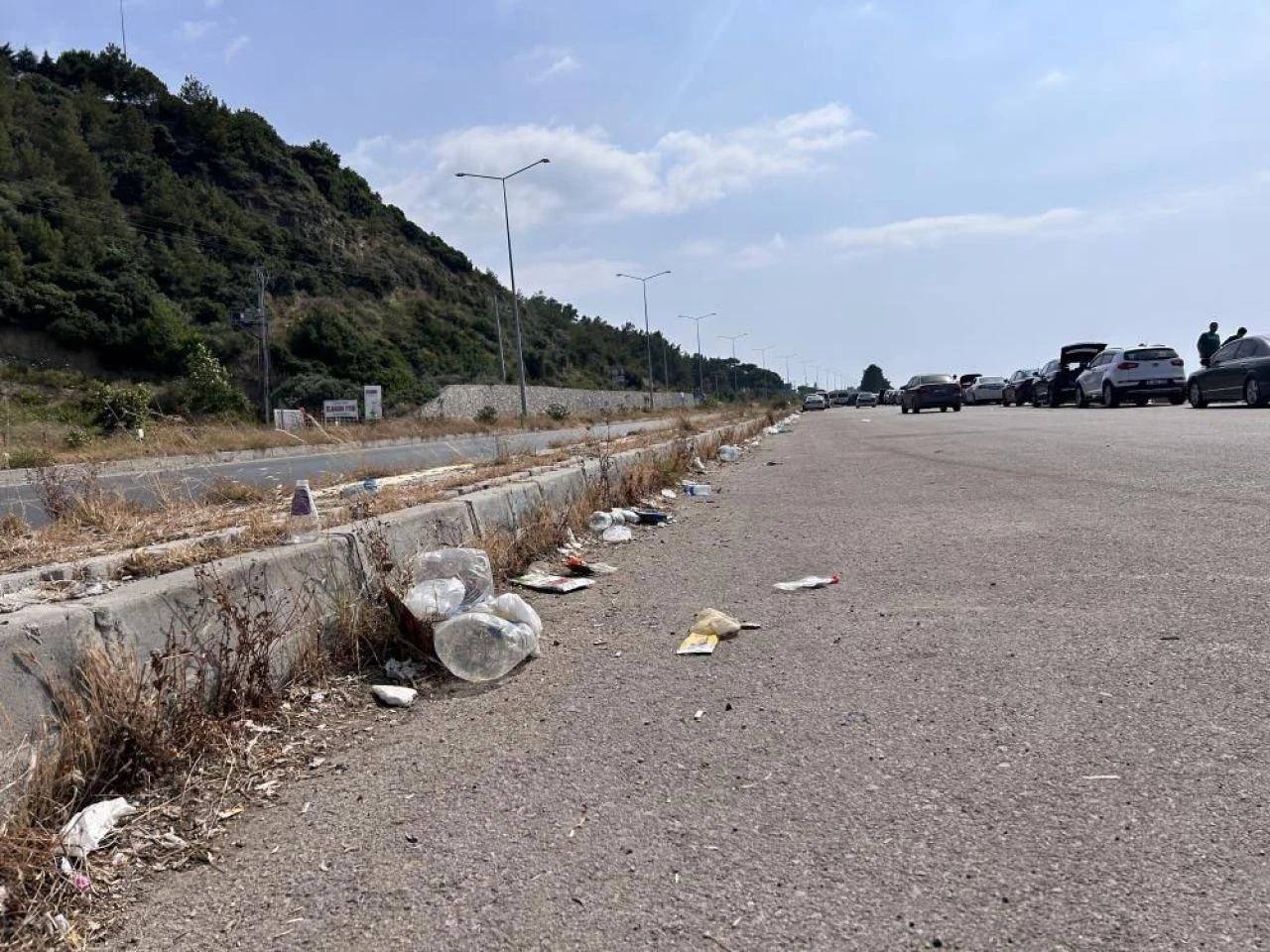 Tatil yerlerinde mide bulandıran görüntüler! 9 günde çöplüğe döndü - 2. Resim