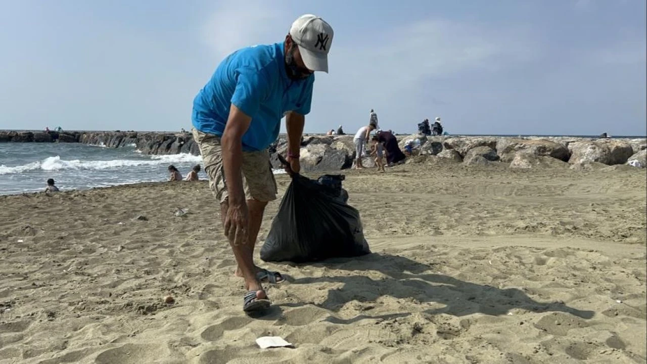 Tatil yerlerinde mide bulandıran görüntüler! 9 günde çöplüğe döndü - 1. Resim