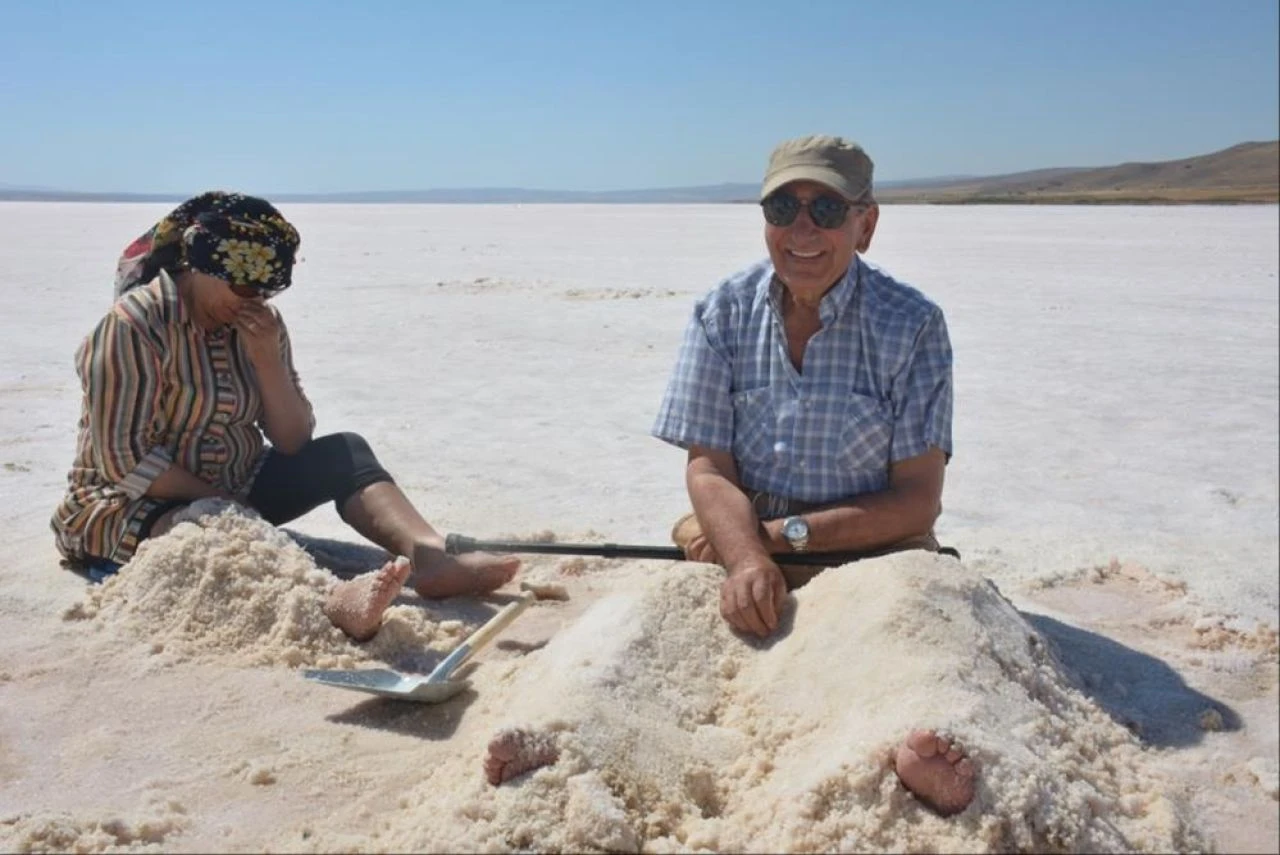 Tuz Gölü'nde şaşkına çeviren manzara!