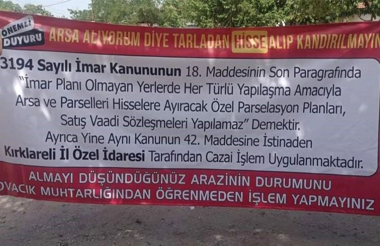 Yatırımcı arsaya yoğunlaştı, muhtar devreye girdi! Pankartla ilginç uyarı - 1. Resim