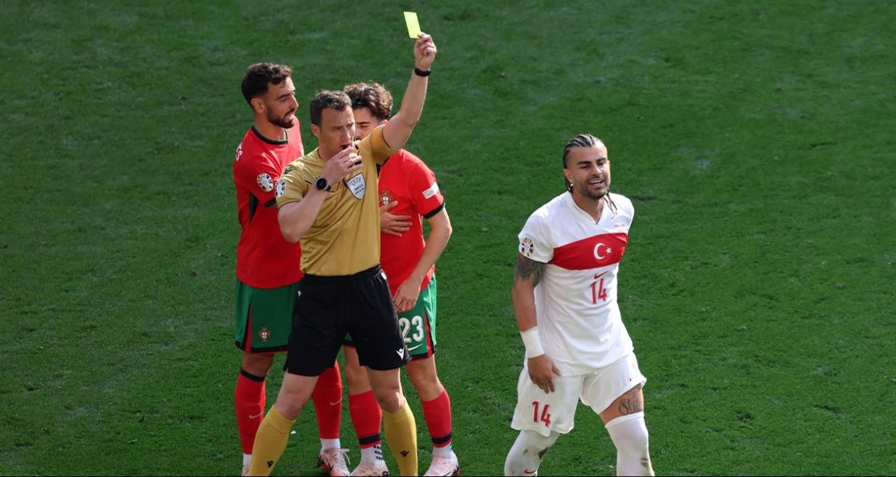 Abdülkerim Bardakçı sarı kart cezası nedeniyle Çekya maçında oynamayacak - 1. Resim