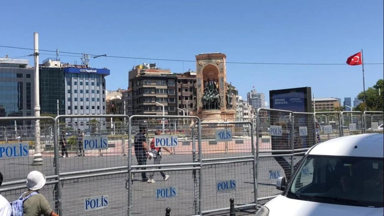 İstanbullular dikkat! Taksim ve Şişhane metro durakları kapatıldı - 2. Resim