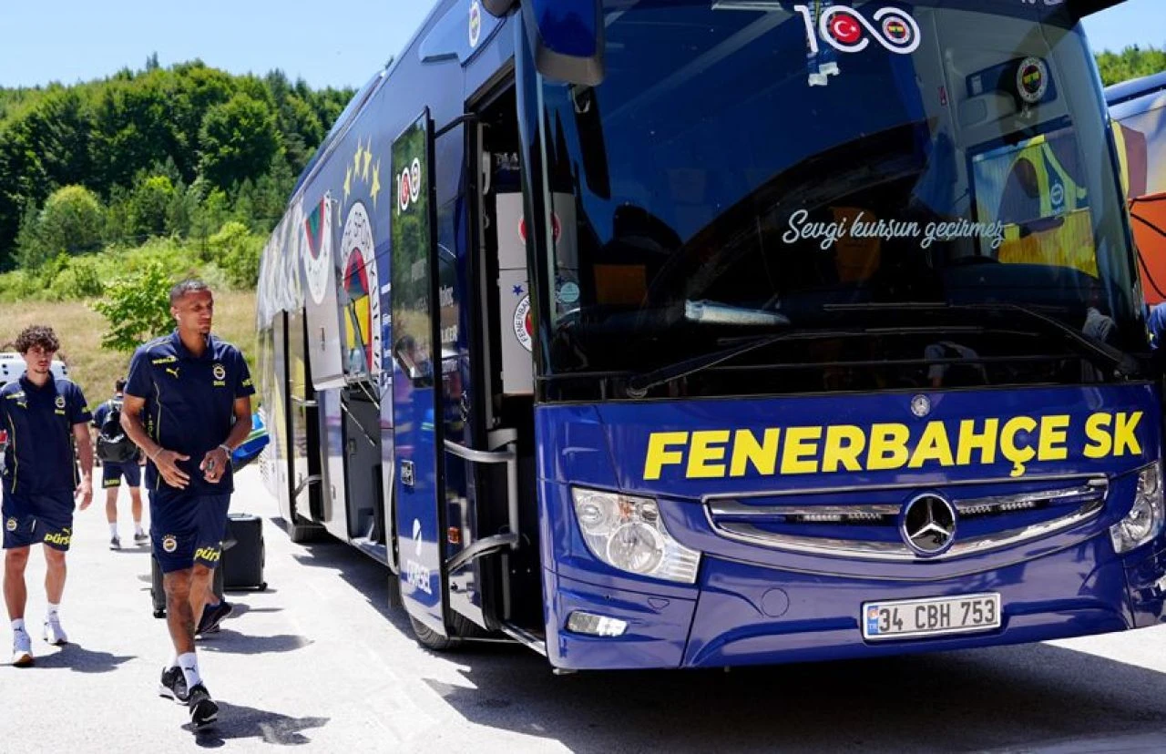 Fenerbahçe kafilesi, Topuk Yaylası'nda çiçeklerle karşılandı