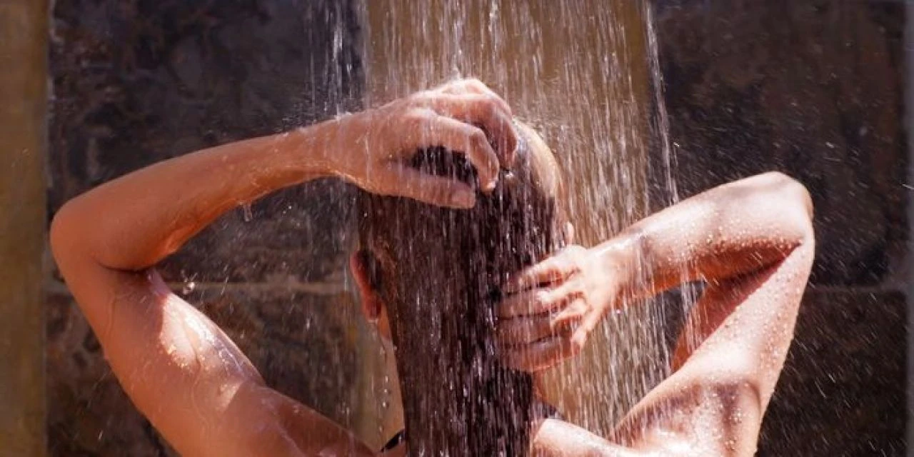 Sıcak havadan bunalanlar dikkat! Soğuk duş kalbe zarar