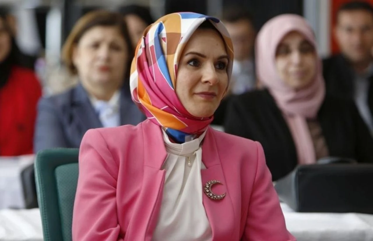 Aile ve Sosyal Hizmetler Bakanı Mahinur Göktaş’tan Teoman’a teşekkür